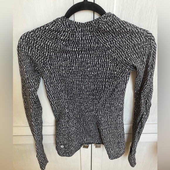 Lululemon runderful long sleeve top black and white long sleeve size 2 - Picture 3 of 4